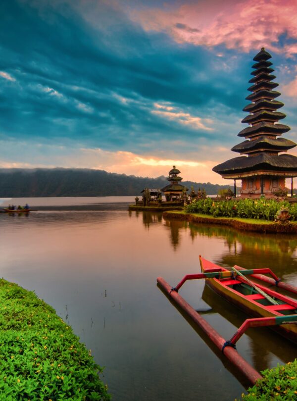 pura-ulun-danu-bratan-bali-bedugul-scaled